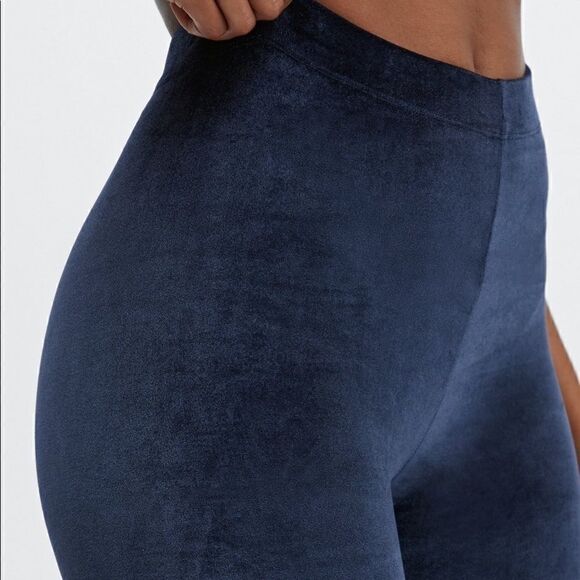 NWT Fabletics High Waisted Velour Velvet Bike Biker 9” Short Navy Blue ~ S Small - Picture 3 of 9